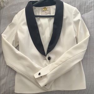Woman black and white blazer